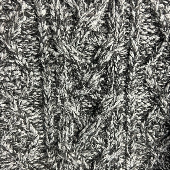 Banana Republic Women’s Gray and Black Blended Wool Cable Knit Sweater Size M - Picture 2 of 10